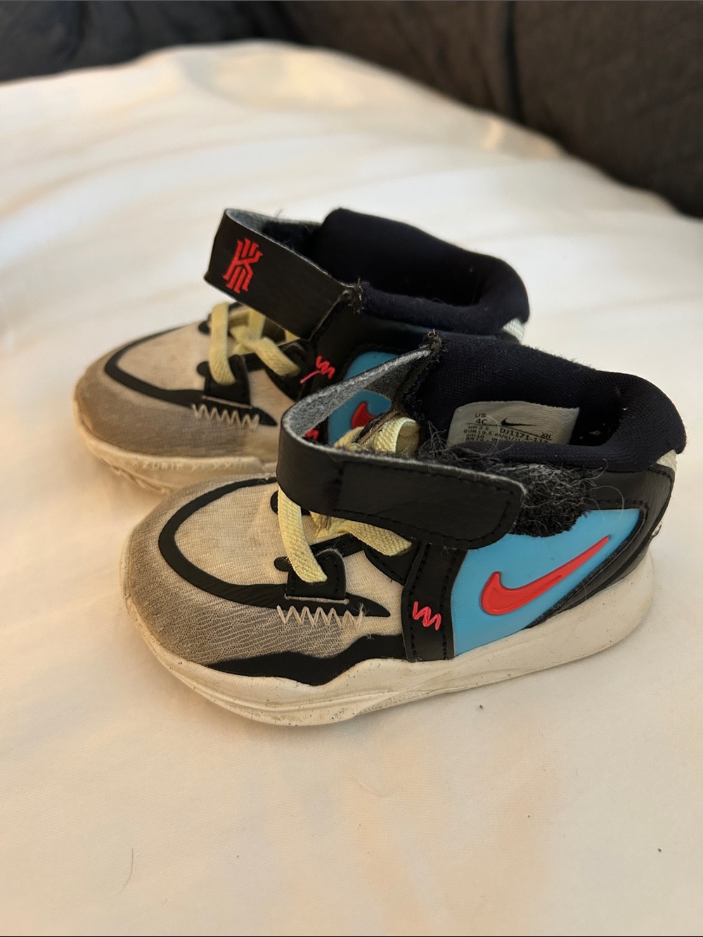Nike Kids High-Top Sneakers in Blue, Red, Black